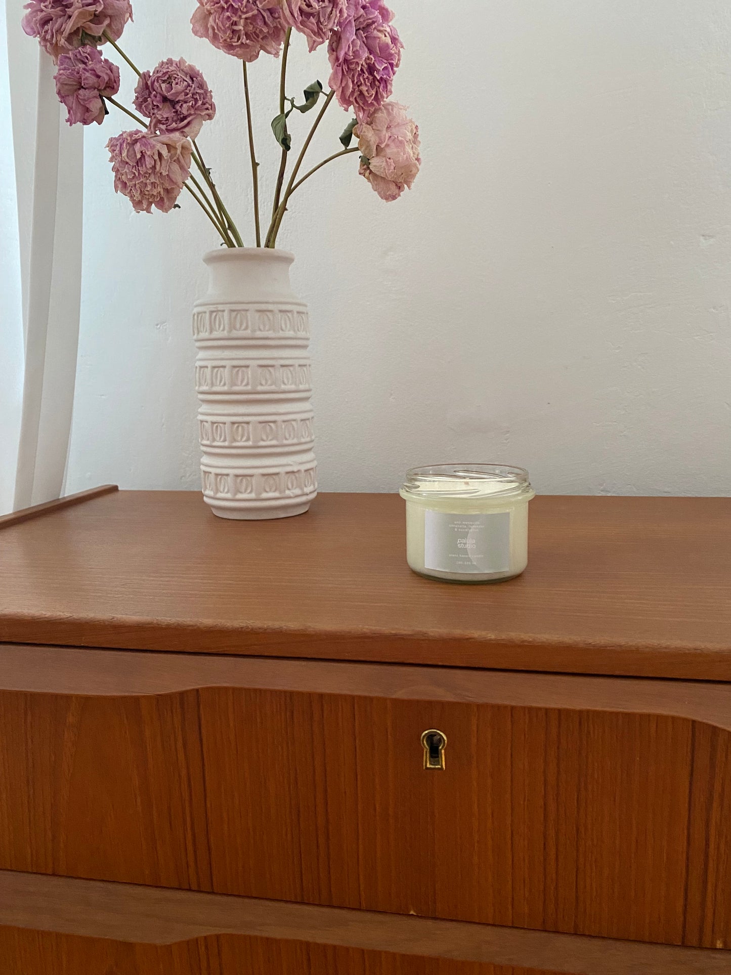 Na komary: cytronela, lawenda i eukaliptus - świeca sojowa w dwóch kolorach